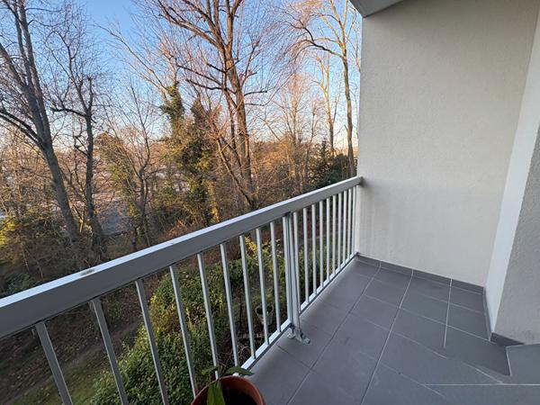 Le Port-Marly ? Appartement 4 pièces entièrement rénové, balcon, vue verdoyante, double box