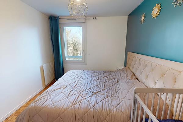 Le Port-Marly ? Appartement 4 pièces entièrement rénové, balcon, vue verdoyante, double box