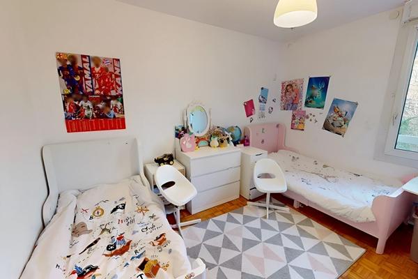 Le Port-Marly ? Appartement 4 pièces entièrement rénové, balcon, vue verdoyante, double box