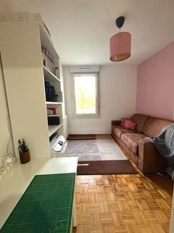 Le Port-Marly ? Appartement 4 pièces entièrement rénové, balcon, vue verdoyante, double box