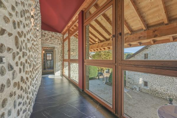 Vente Château Saint-Julien-en-Genevois 18 Pièces 1077 m²