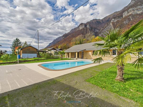 Maison de charme de plain-pied avec piscine chauffée et dépendances – MONTAILLEUR (73)