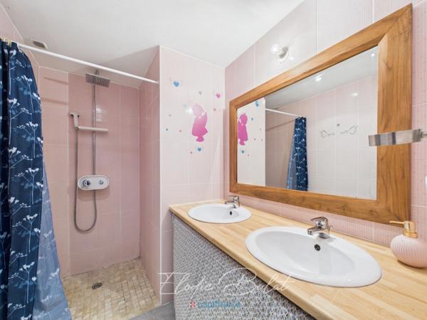 Maison de charme de plain-pied avec piscine chauffée et dépendances – MONTAILLEUR (73)