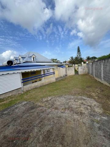 Maison Baie Mahault 6 pièce(s) 200 m2