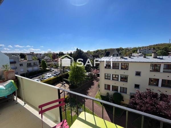 Traversant, proche des écoles, collège, transports et commerces