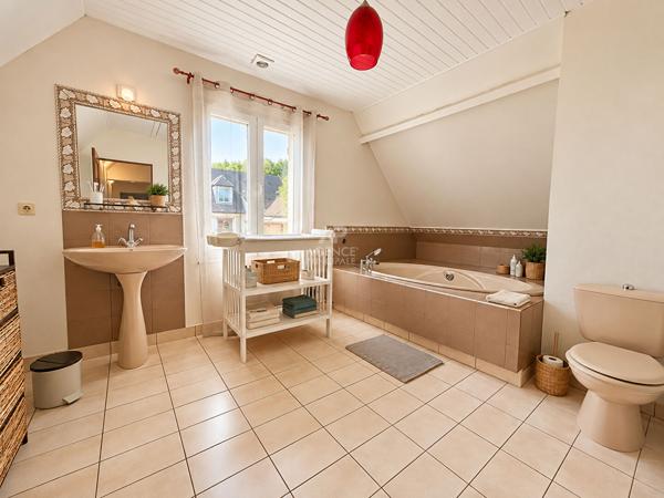 Maison Triel Sur Seine 6 pièce(s) 154 m2 599 000 € **  - Référence  1828