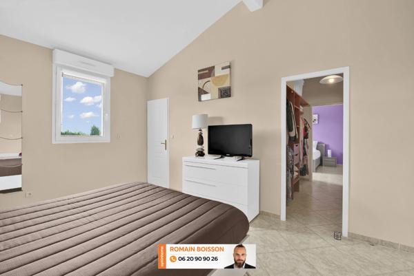 🏡 VOLUMES GÉNÉREUX, FINITIONS HAUT DE GAMME ET CADRE VERDOYANT : UNE PROPRIÉTÉ CONTEMPORAINE D’EXCEPTION 🏡