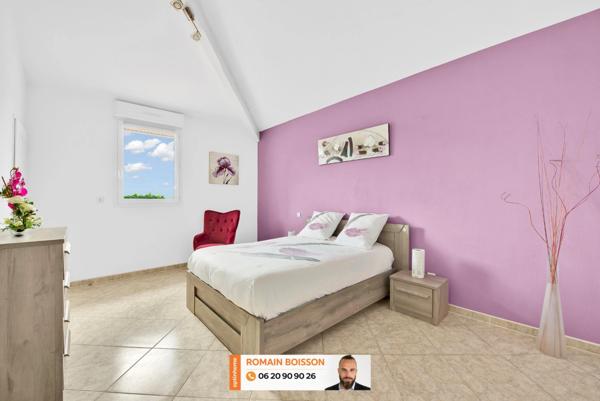 🏡 VOLUMES GÉNÉREUX, FINITIONS HAUT DE GAMME ET CADRE VERDOYANT : UNE PROPRIÉTÉ CONTEMPORAINE D’EXCEPTION 🏡