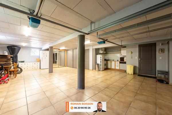 🏡 VOLUMES GÉNÉREUX, FINITIONS HAUT DE GAMME ET CADRE VERDOYANT : UNE PROPRIÉTÉ CONTEMPORAINE D’EXCEPTION 🏡