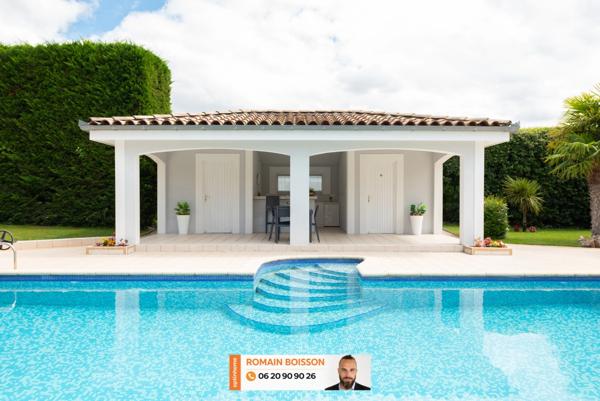 🏡 VOLUMES GÉNÉREUX, FINITIONS HAUT DE GAMME ET CADRE VERDOYANT : UNE PROPRIÉTÉ CONTEMPORAINE D’EXCEPTION 🏡