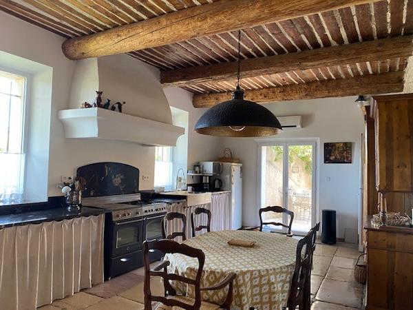 MAGNIFIQUE BASTIDE Provençale 213 m² avec  mezzanine et 210 m² Hangar