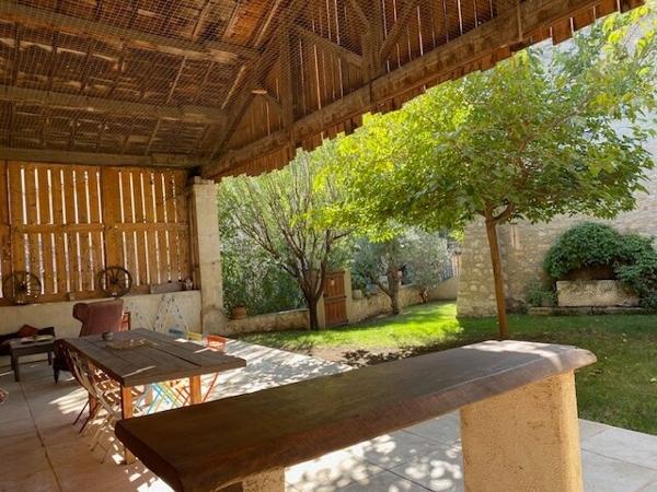 MAGNIFIQUE BASTIDE Provençale 213 m² avec  mezzanine et 210 m² Hangar