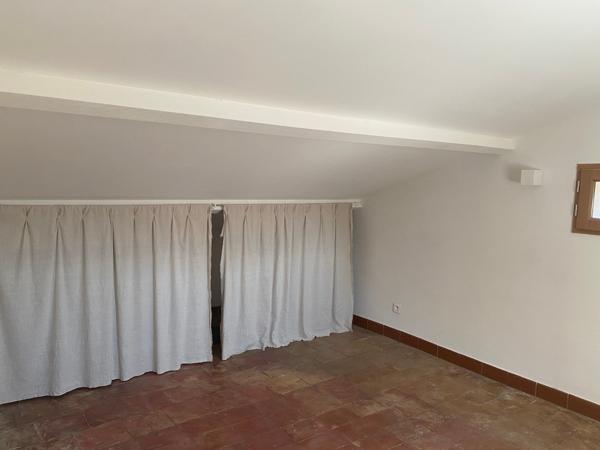 MAGNIFIQUE BASTIDE Provençale 213 m² avec  mezzanine et 210 m² Hangar