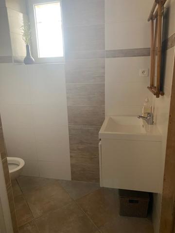 MAGNIFIQUE BASTIDE Provençale 213 m² avec  mezzanine et 210 m² Hangar