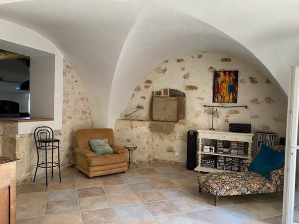 MAGNIFIQUE BASTIDE Provençale 213 m² avec  mezzanine et 210 m² Hangar