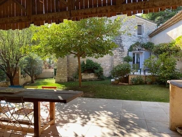 MAGNIFIQUE BASTIDE Provençale 213 m² avec  mezzanine et 210 m² Hangar