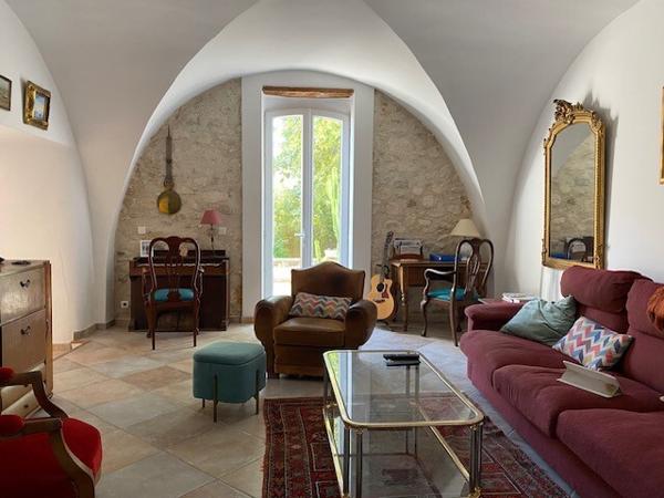 MAGNIFIQUE BASTIDE Provençale 213 m² avec  mezzanine et 210 m² Hangar