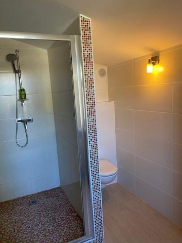 MAGNIFIQUE BASTIDE Provençale 213 m² avec  mezzanine et 210 m² Hangar