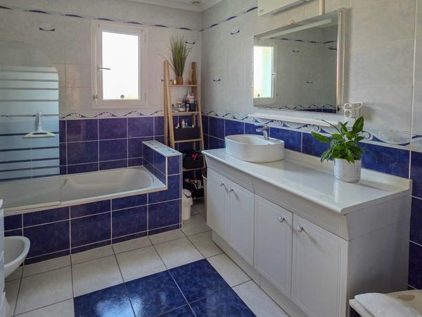 Maison Olonne centre 5 pièces 3 chambres studio piscine jardin garage proche toutes commodités