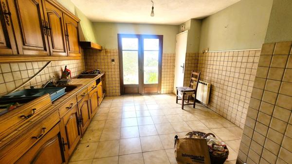 VENTABREN -Propriété à rénover sur 3000m², vue panoramique