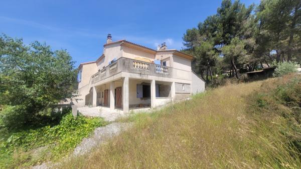 VENTABREN -Propriété à rénover sur 3000m², vue panoramique