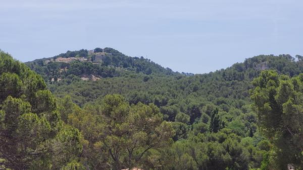 VENTABREN -Propriété à rénover sur 3000m², vue panoramique