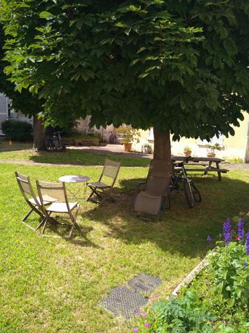 RUEIL-MALMAISON - COEUR DE VILLE - STUDIO AVEC UNE CHAMBRE - CUISINE EQUIPEE - 22 M² - CAVE - 3e ET DERNIER ETAGE