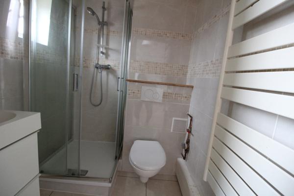 RUEIL-MALMAISON - COEUR DE VILLE - STUDIO AVEC UNE CHAMBRE - CUISINE EQUIPEE - 22 M² - CAVE - 3e ET DERNIER ETAGE