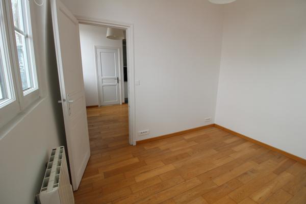 RUEIL-MALMAISON - COEUR DE VILLE - STUDIO AVEC UNE CHAMBRE - CUISINE EQUIPEE - 22 M² - CAVE - 3e ET DERNIER ETAGE