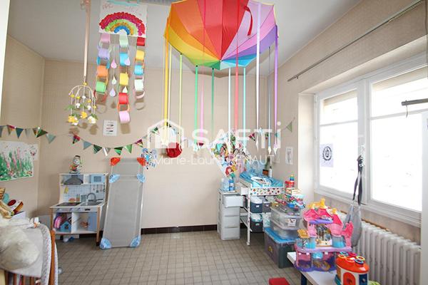 Centre-ville - 6 chambres - Jardin - Dépendances - 2 garages (43m² et 40m²)