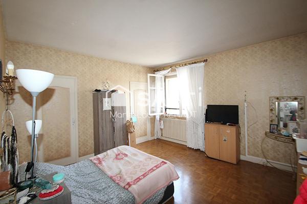 Centre-ville - 6 chambres - Jardin - Dépendances - 2 garages (43m² et 40m²)