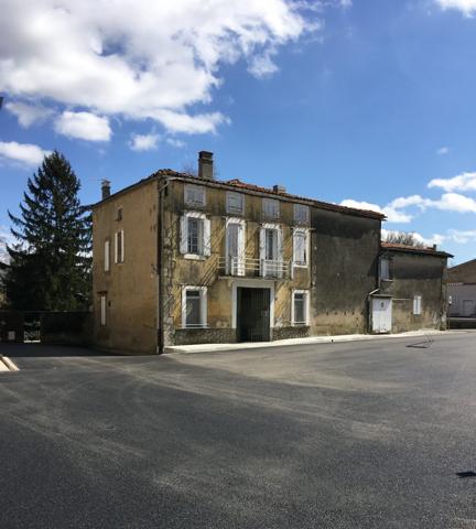 Mirepoix (09500) RARE - Mirepoix 09200 Ensemble immobilier, ancien relai des postes de 420 m2 exploitables