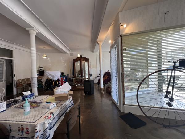 Mirepoix (09500) RARE - Mirepoix 09200 Ensemble immobilier, ancien relai des postes de 420 m2 exploitables