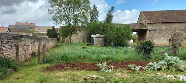 Immeuble à vendre à Lezay dans les Deux-Sèvres (79120), ref : MR499