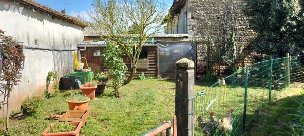 Immeuble à vendre à Lezay dans les Deux-Sèvres (79120), ref : MR499