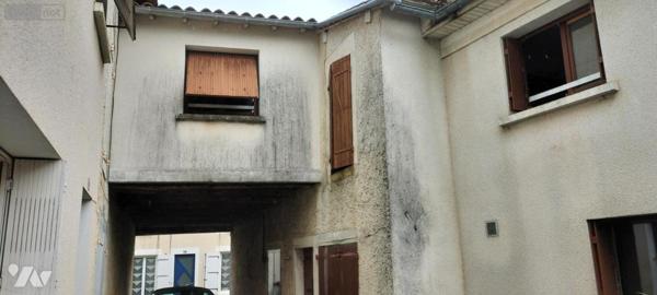 Immeuble à vendre à Lezay dans les Deux-Sèvres (79120), ref : MR499
