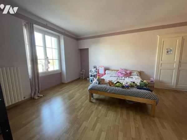 Maison de 180m² sur 2 000m² de terrain sur RENE