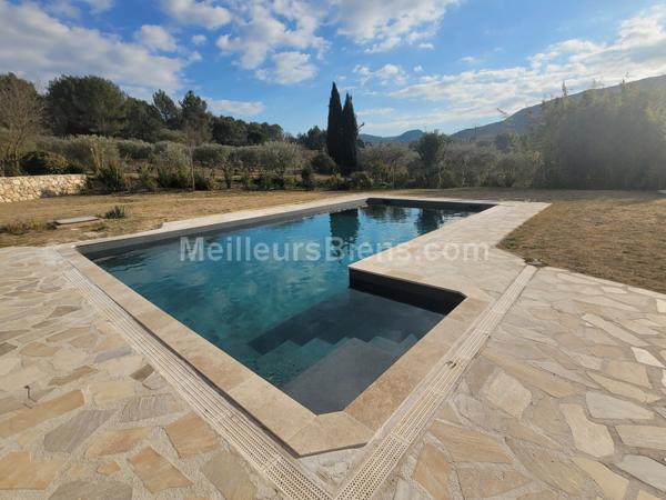 Propriété 180 m2 sur 10 000m2 à VENTABREN