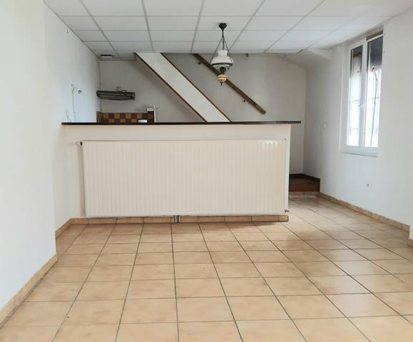 À vendre - Maison mitoyenne 1 côté, 5 pièces située à Aubenas (07200)
