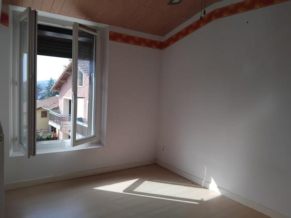 À vendre - Maison mitoyenne 1 côté, 5 pièces située à Aubenas (07200)