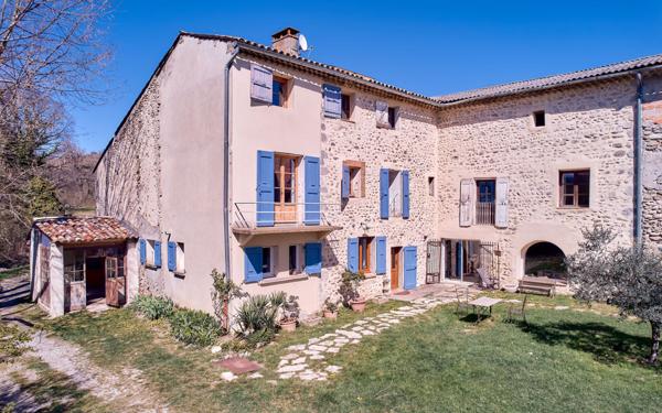 Maison à vendre    5 pièces • 264 m2 Sisteron