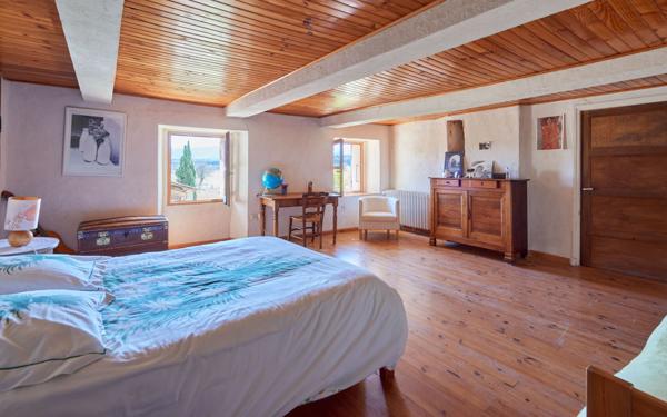 Maison à vendre    5 pièces • 264 m2 Sisteron