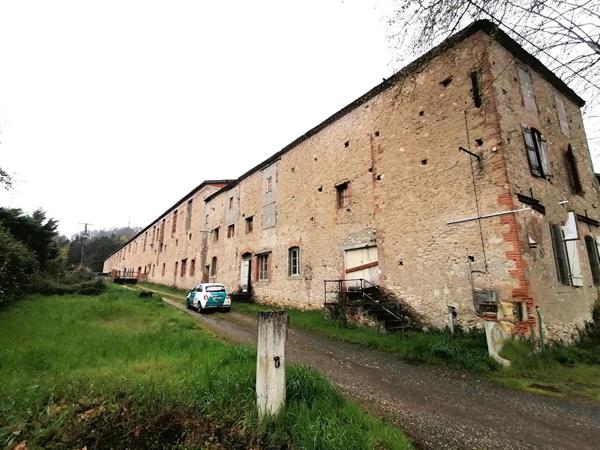 Graulhet. Bâtisse de 390 m² à rénover .