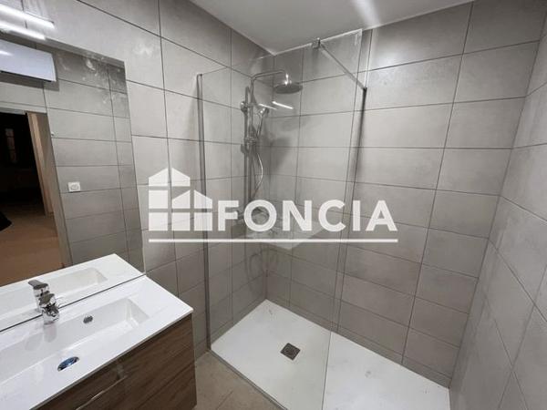 Location Appartement 3 pièces 66.7 m² - 71 RUE ROBERT LEJEUNE Sainte Tulle 04220