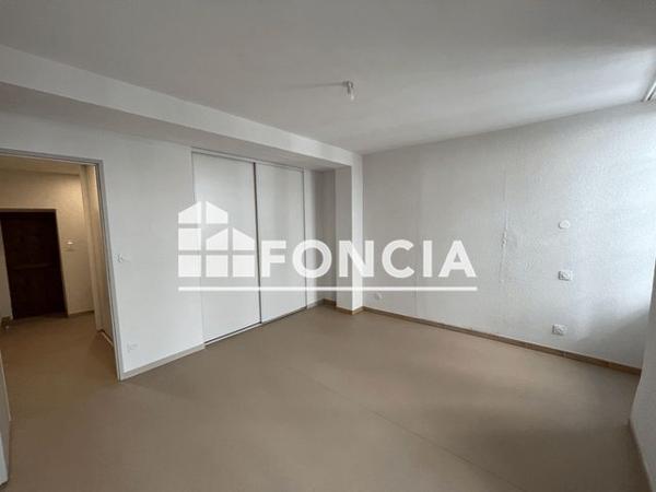 Location Appartement 3 pièces 66.7 m² - 71 RUE ROBERT LEJEUNE Sainte Tulle 04220