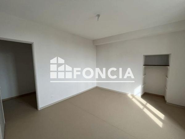 Location Appartement 3 pièces 66.7 m² - 71 RUE ROBERT LEJEUNE Sainte Tulle 04220