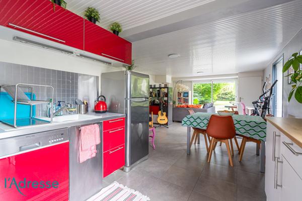 GRADIGNAN - Secteur recherché - Maison aux beaux volumes sur parcelle de plus de 2 000 m²²