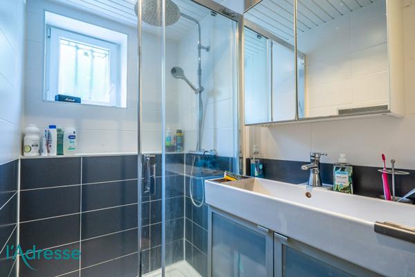 GRADIGNAN - Secteur recherché - Maison aux beaux volumes sur parcelle de plus de 2 000 m²²