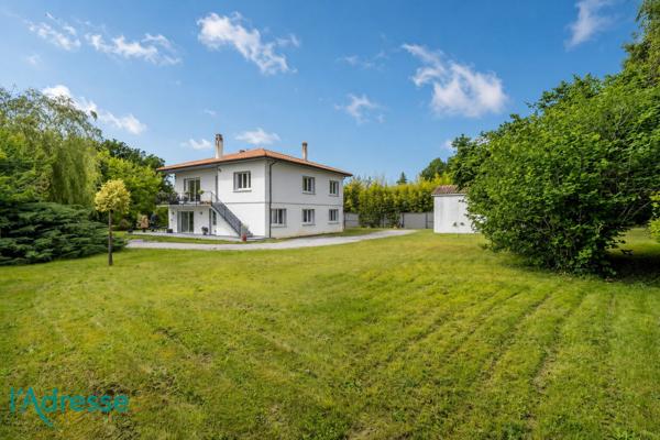 GRADIGNAN - Secteur recherché - Maison aux beaux volumes sur parcelle de plus de 2 000 m²²