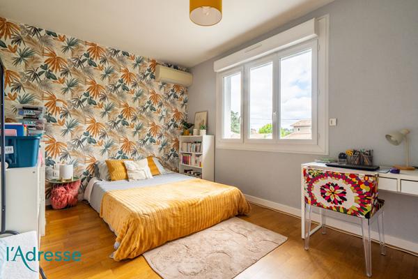 GRADIGNAN - Secteur recherché - Maison aux beaux volumes sur parcelle de plus de 2 000 m²²